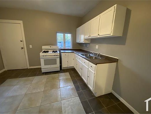 3rd image of 3316 W 125th St Floor 1