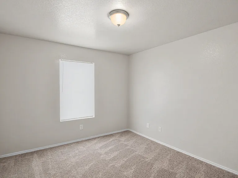 3304 Regency Ct — Photo 16