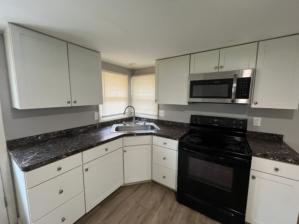 Building Photo - 674 5th Ave #1R
