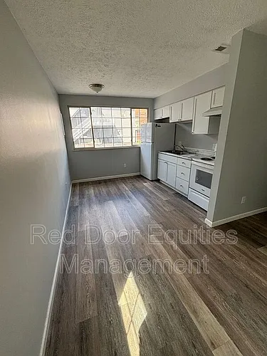 117 W Walnut St #1B Photo 1