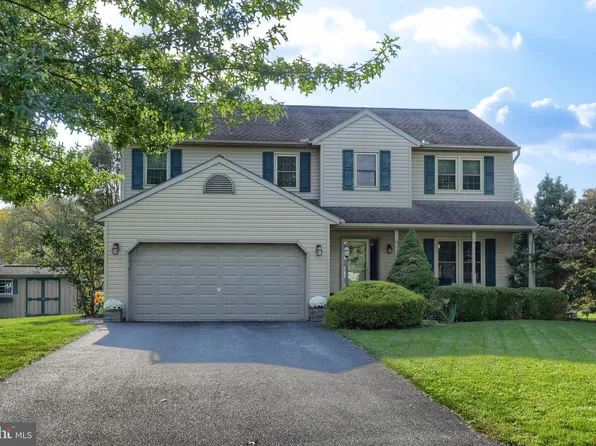 7 N Caterpillar Ct, Myerstown, PA 17067