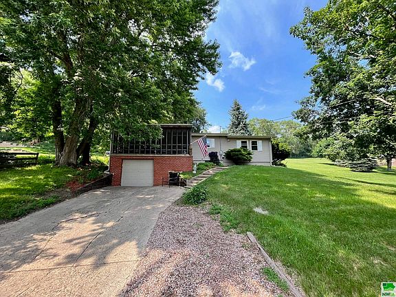 3rd image of 2707 Memorial Dr