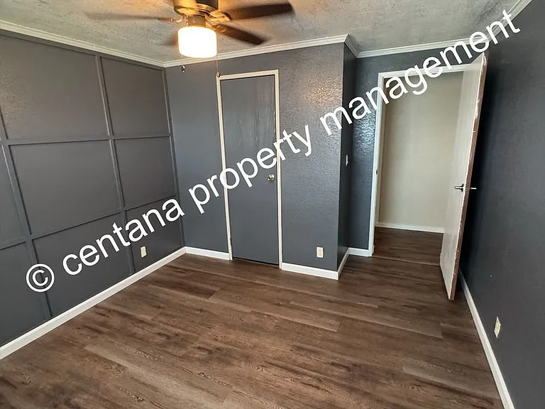 1112 Smith St — Photo 10