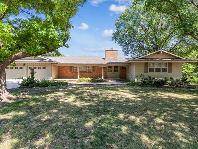 124 S College Dr, Hesston, KS, 67062