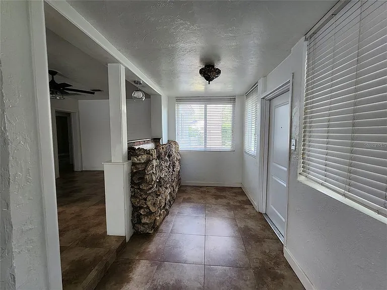 1014 NE 10th Pl — Photo 10