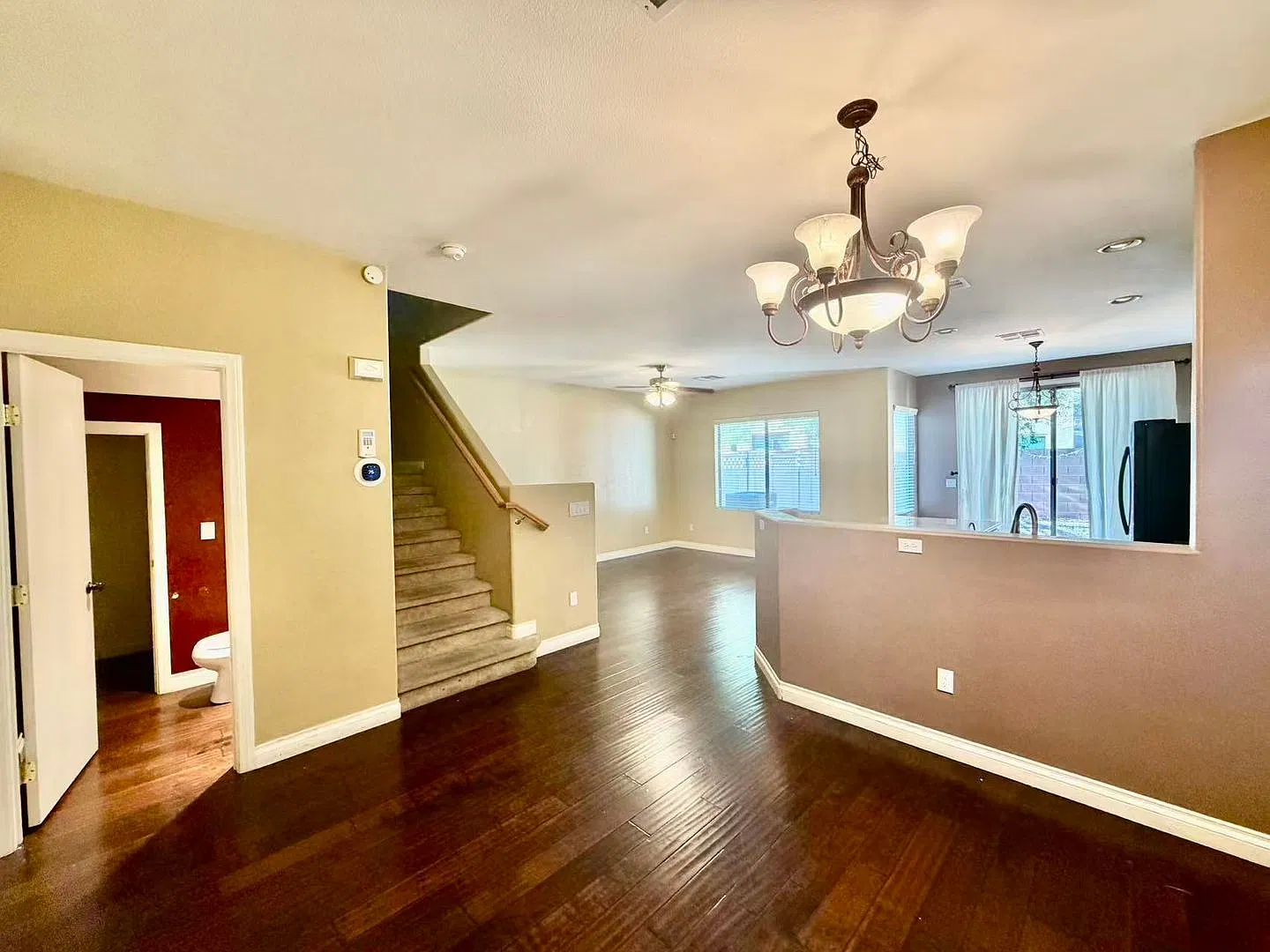 Beautiful 2-story single family home. — Photo 2