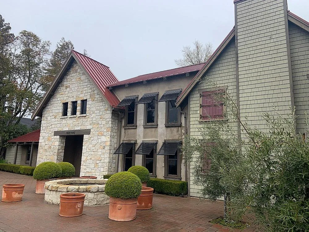2 bed, 1100 sqft, $3,200 — Photo 1