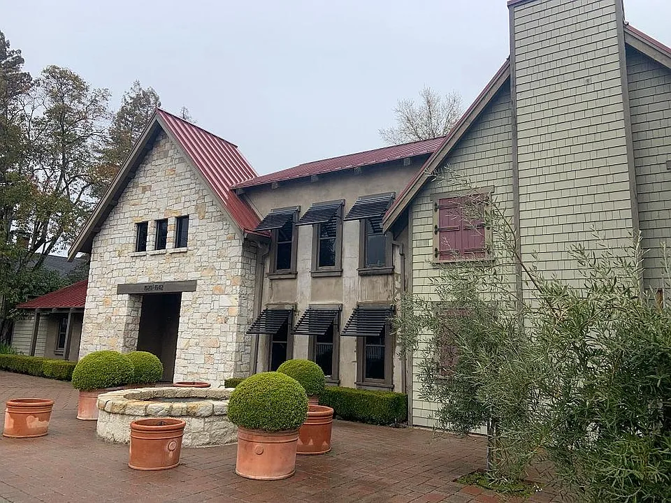 1526 Main St