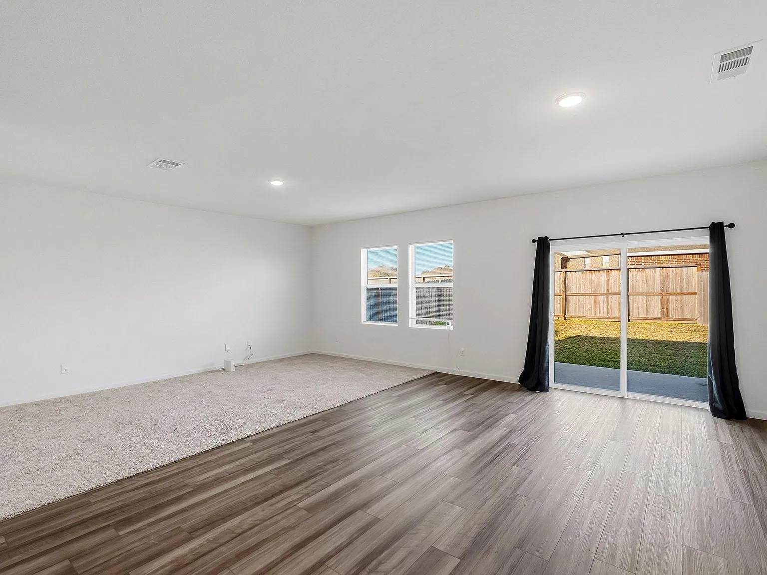 4 bed, 2.5 bath, 2865 sqft, $2,450 — Photo 4
