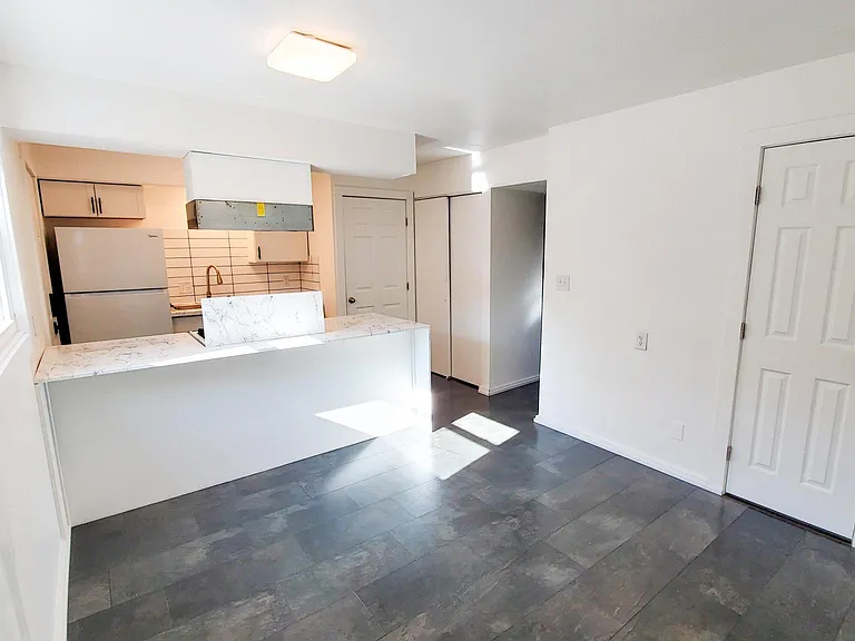 480 Zahn Dr #2 — Photo 3