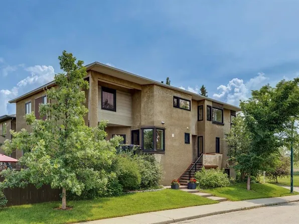 2344 W Broadview Rd NW, Calgary, AB T2N 3J4
