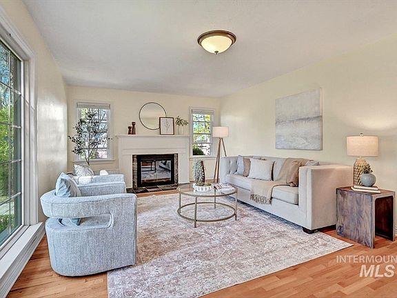 3rd image of 2520 W Pleasanton Ave