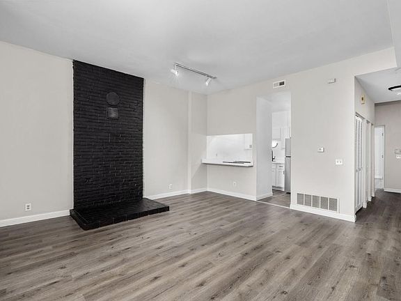 3rd image of 909 Geyer Ave #911B
