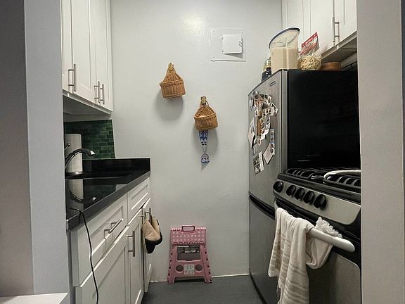 3rd image of 345 E 54th St APT 1E