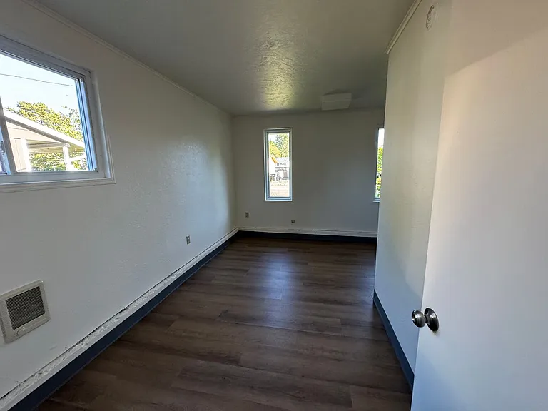 120 SE Salmon St — Photo 14