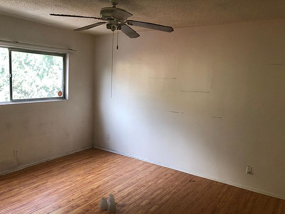 5th image of 1049 N Hayworth Ave #21