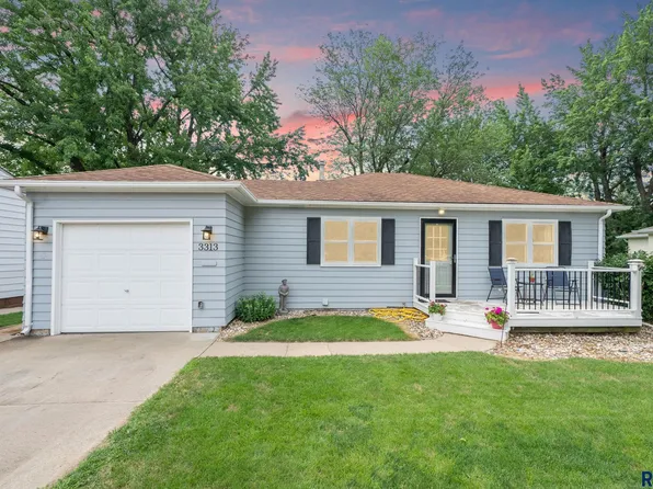 3313 E 18th St, Sioux Falls, SD 57103