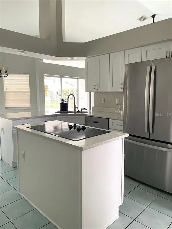 4 bed, 2.0 bath, 2048 sqft, $2,850 — Photo 4