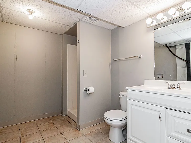 1369 Parkside Dr — Photo 16