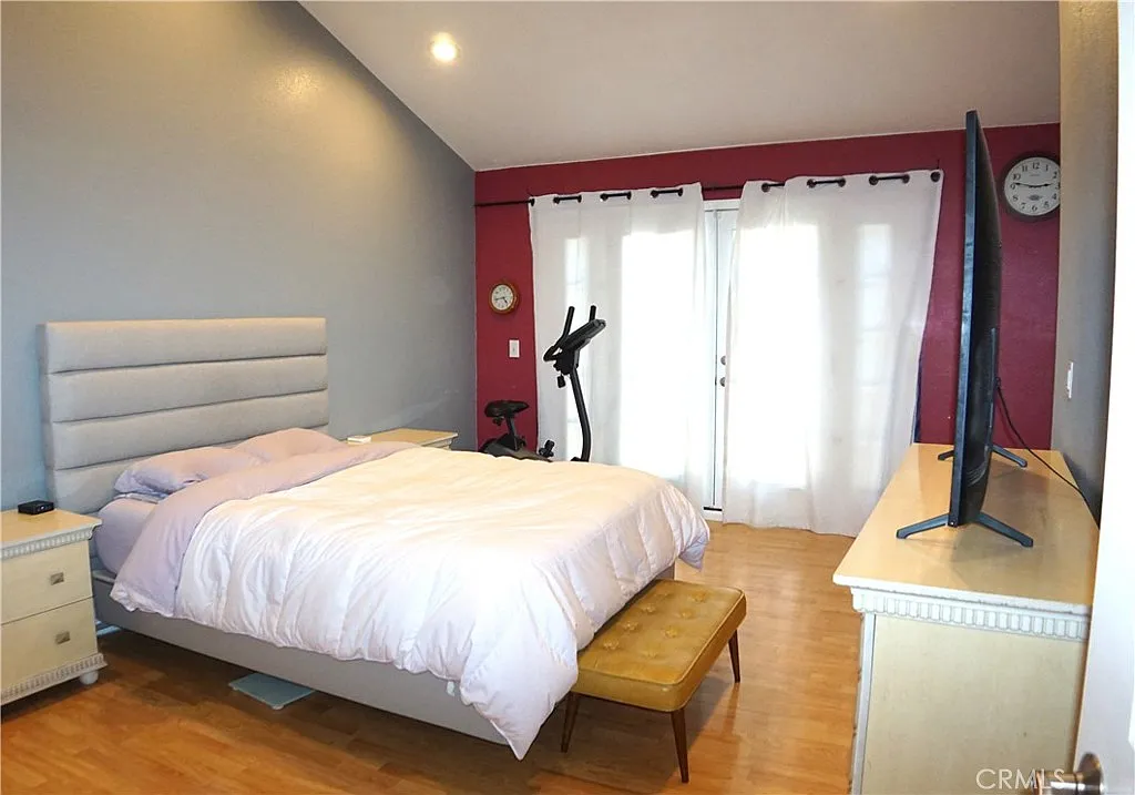 3 bed, 1360 sqft, $3,800 — Photo 4