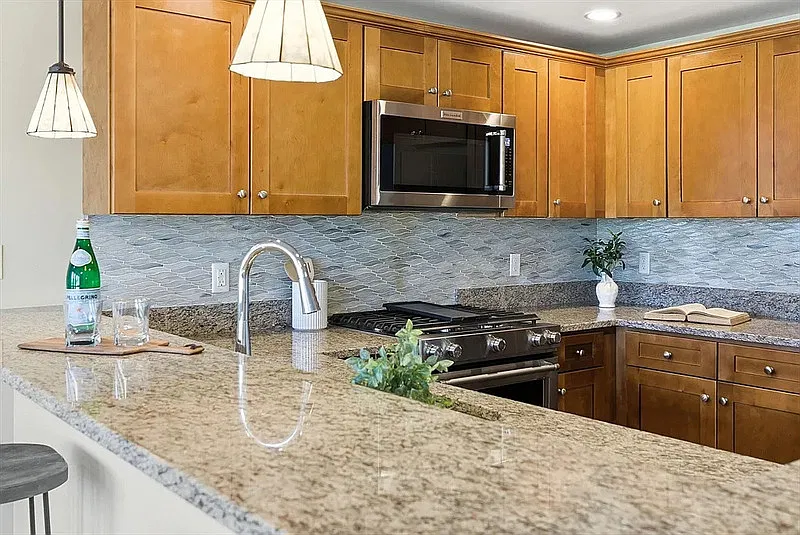 1 bed, 1.0 bath, 820 sqft, $1,920 — Photo 3