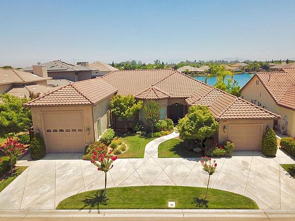 RV Garage, 4 Car spaces 