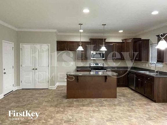 4th image of 5608 Falkland Ln