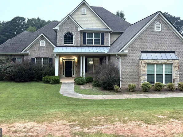 125 Trustin Lake Dr, Fayetteville, GA 30214