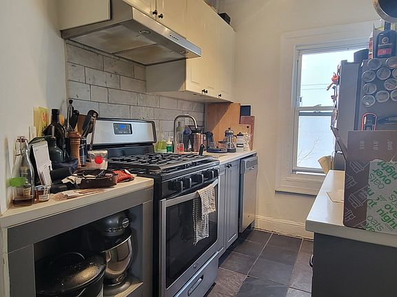 5th image of 431 Throop Ave #2