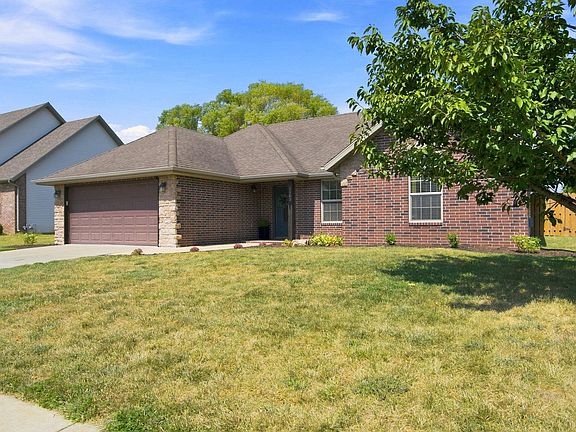 3rd image of 1103 E Cobblestone Drive