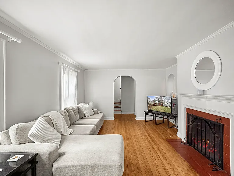 910 Vine St — Photo 7