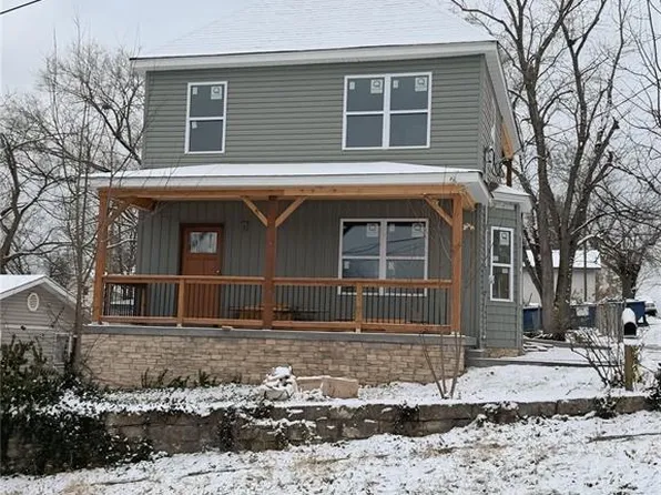 121 S 5th St, De Soto, MO 63020