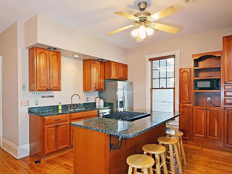 1st image of 641 Grand Ave #2