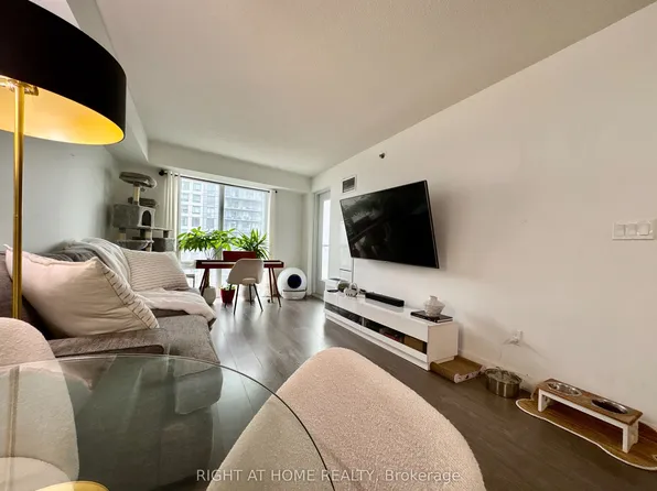 185 Bonis Ave #915, Toronto, ON M1T 0A4