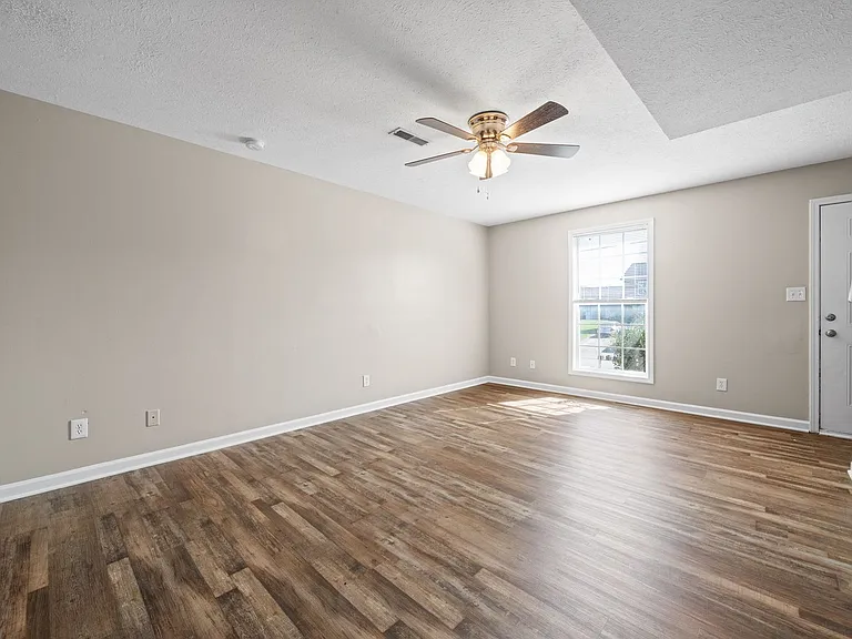 Peabody Dr - 375 — Photo 6