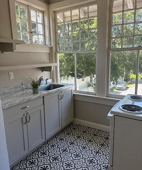 416 W 6th St #6 — Photo 10
