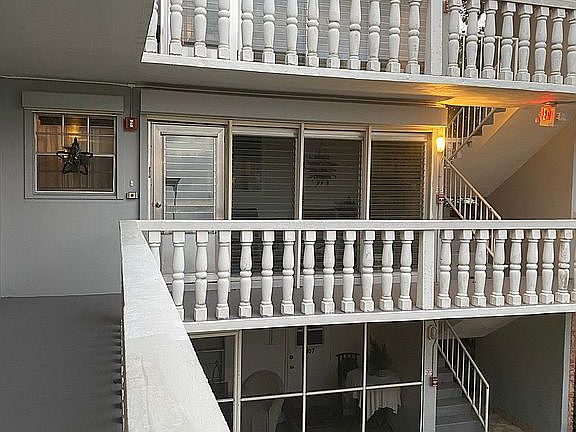 2nd image of 490 SE 19th Ave APT 207
