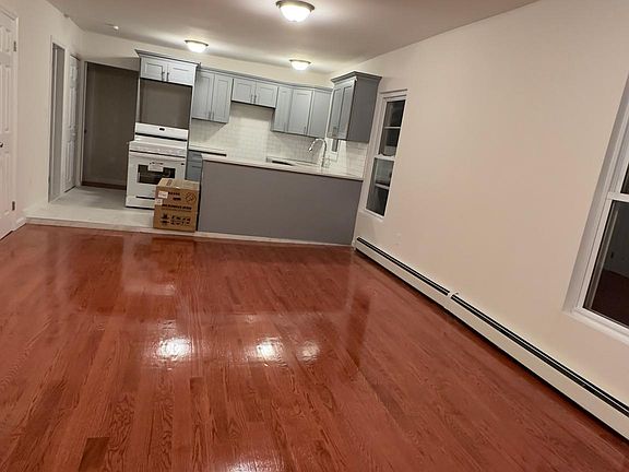 5th image of 8732 132nd St