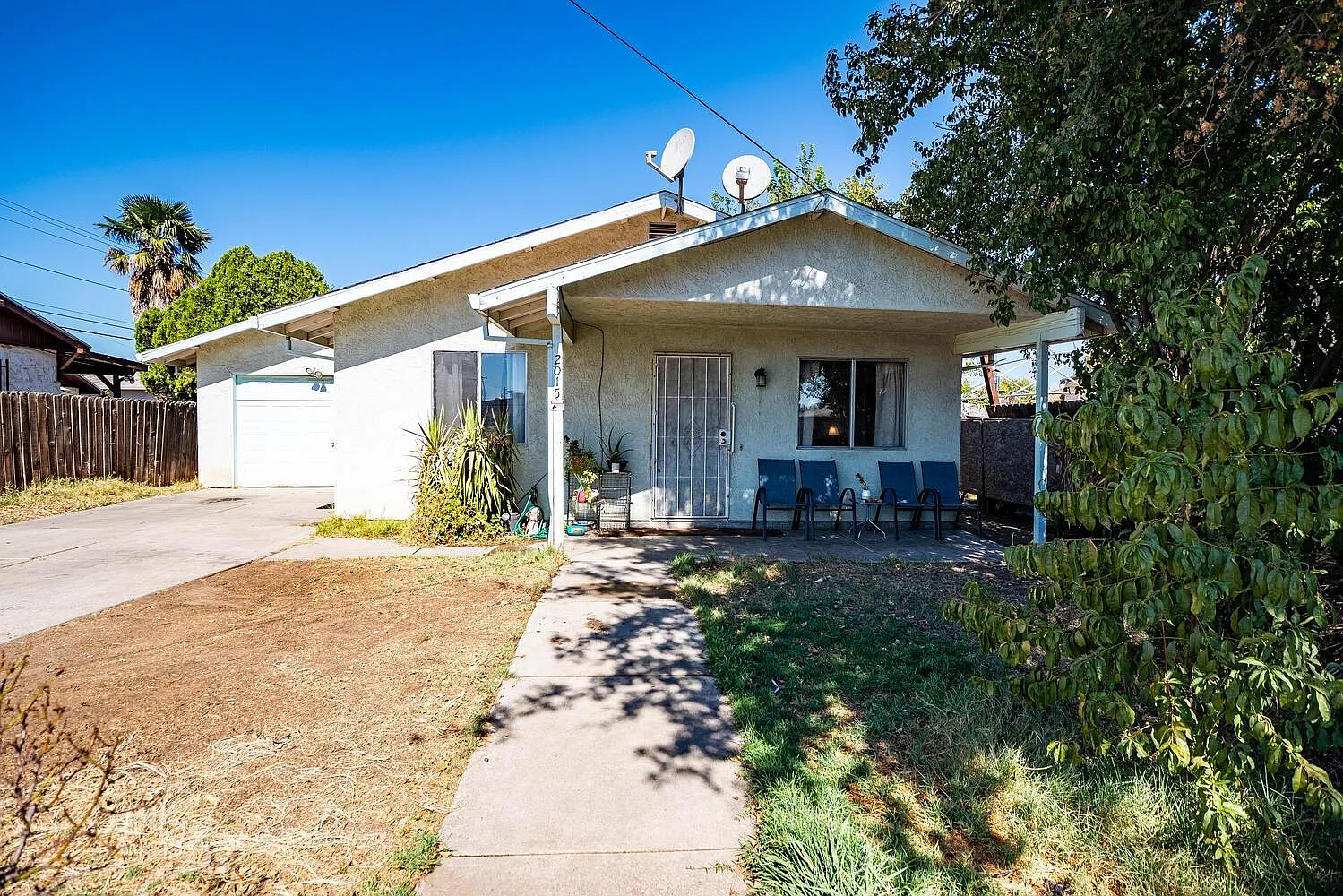 2015 E 11th St photo 1