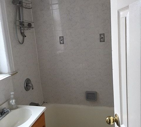 5th image of 2311 33rd St APT 2C