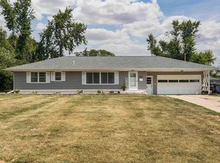 714 Suburban St NE, Cedar Rapids, IA 52402
