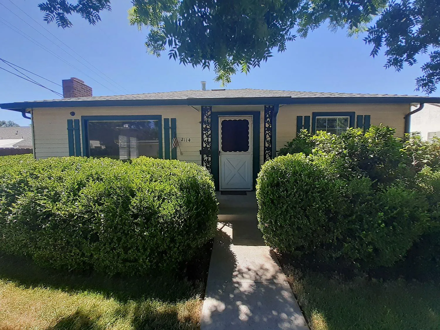 2114 Raymond Ave photo 1