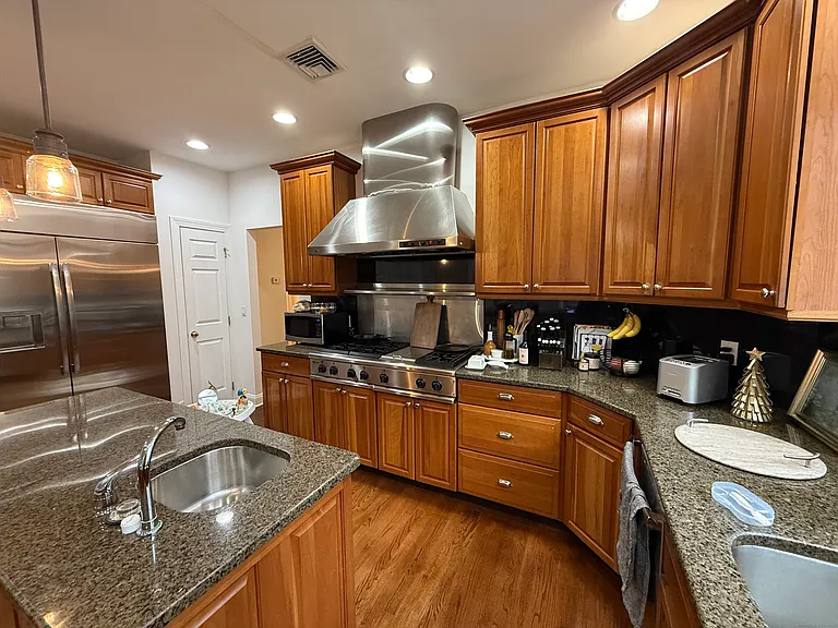 368 Hoyt St — Photo 8