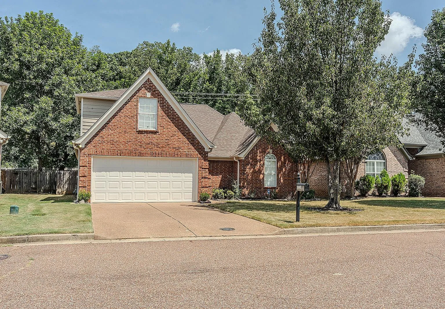 4 bed, 2.0 bath, 1863 sqft, $2,150 — Photo 1