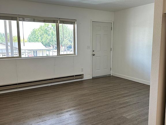 3rd image of 513 W Lawndale Dr #513