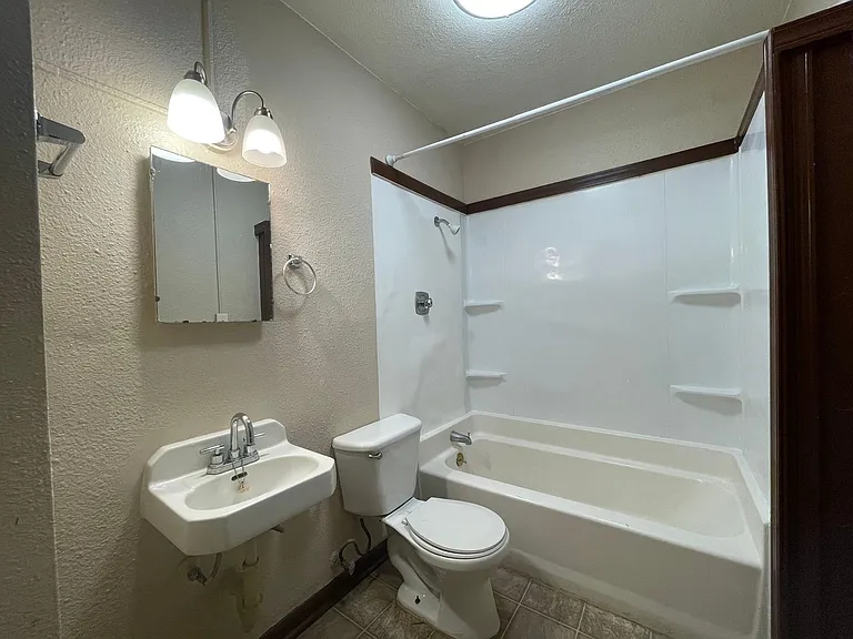 916 W Augusta Ave — Photo 5