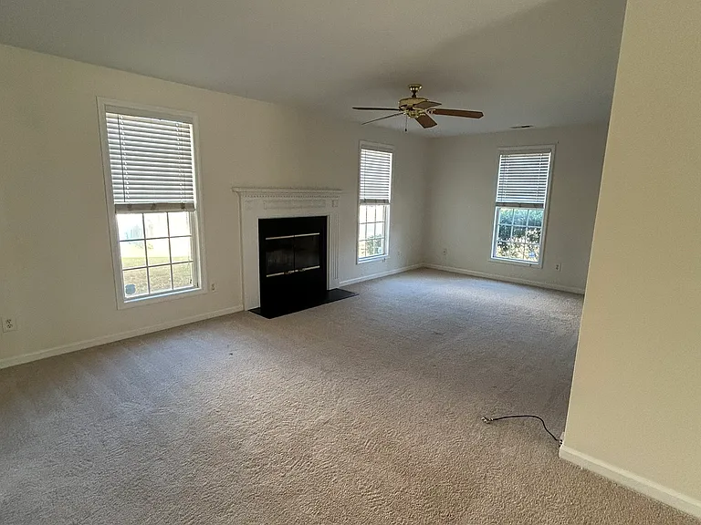 2707 Stadium Dr — Photo 3