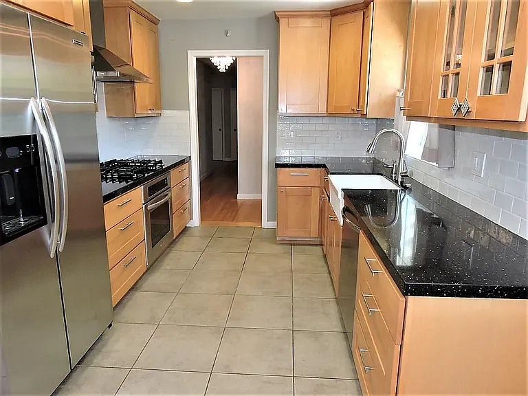 3 bed, 1356 sqft, $3,400 — Photo 2