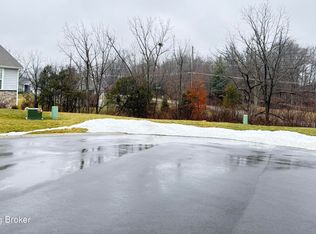 6311 Larkgrove Dr, Louisville, KY 40229