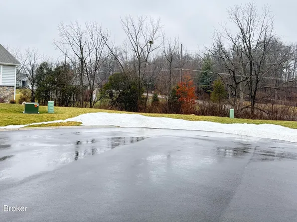 6311 Larkgrove Dr, Louisville, KY 40229